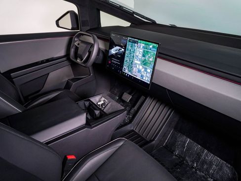 Used 2024 Tesla Cybertruck AWD Crew Cab image 15