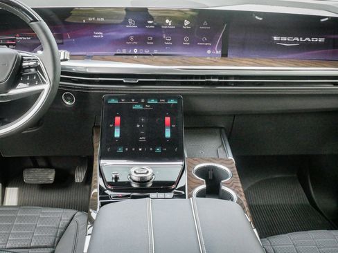 Used 2026 Cadillac Escalade Platinum Sport w/ LPO, Floor Liner Package AWD/4WD image 31