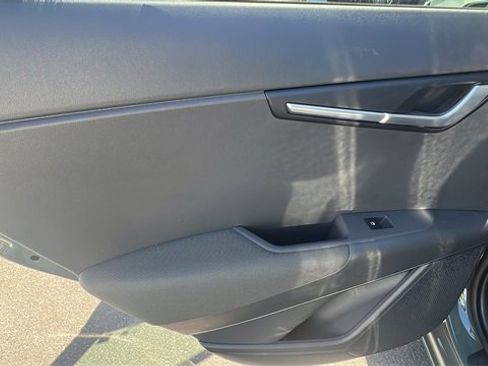 Used 2025 Kia Niro EX Touring image 13