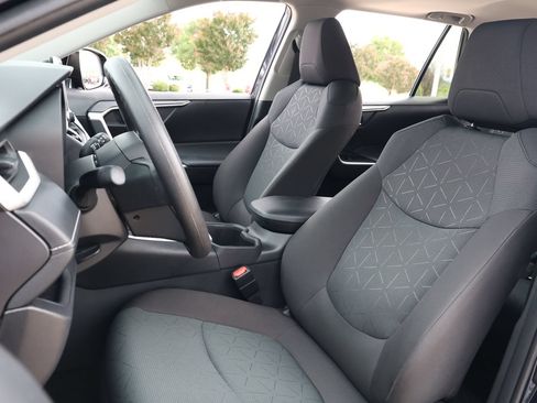 Used 2025 Toyota RAV4 XLE w/ Convenience Package FWD image 28