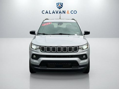 Used 2024 Jeep Compass Latitude AWD/4WD image 2