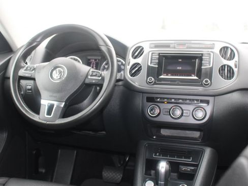 Used 2016 Volkswagen Tiguan S FWD image 22