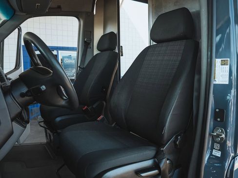 Used 2018 Mercedes-Benz Sprinter 2500 image 12