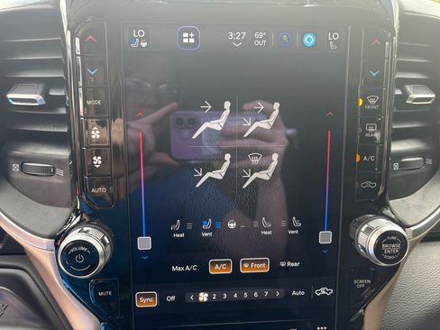 Used 2022 RAM 3500 Laramie AWD/4WD image 22