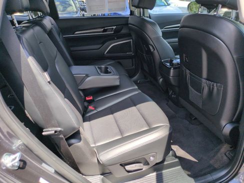 Used 2025 Kia Telluride LX FWD image 30