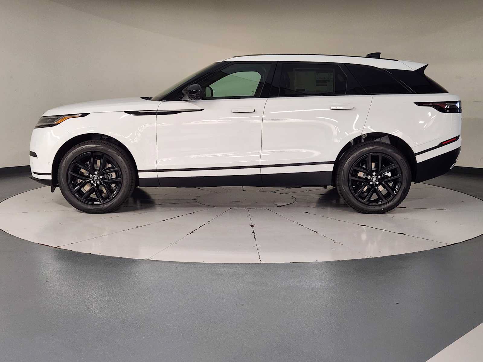 Used 2026 Land Rover Range Rover Velar S AWD/4WD image 5