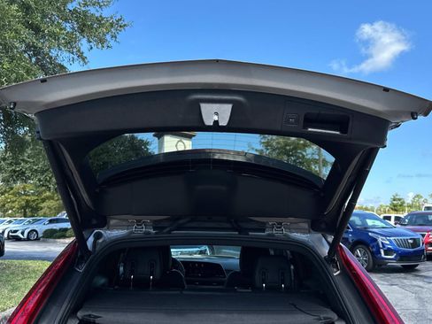 Used 2025 Cadillac XT4 Premium Luxury image 12