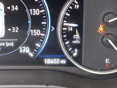 Used 2023 Buick Enclave Premium w/ Experience Buick Package image 23