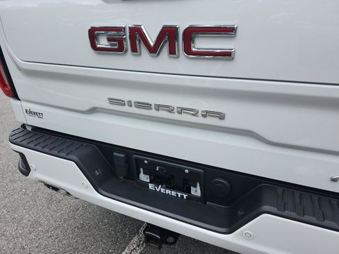 Certified 2024 GMC Sierra 1500 AT4 w/ Technology Package AWD/4WD image 4