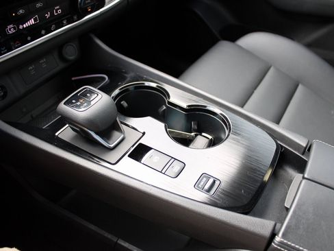 Used 2025 Nissan Rogue SL w/ SL Premium Package image 26