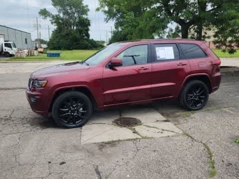 Used 2022 Jeep Grand Cherokee Laredo X AWD/4WD image 25