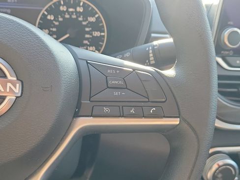 Used 2025 Nissan Altima 2.5 SV FWD image 22
