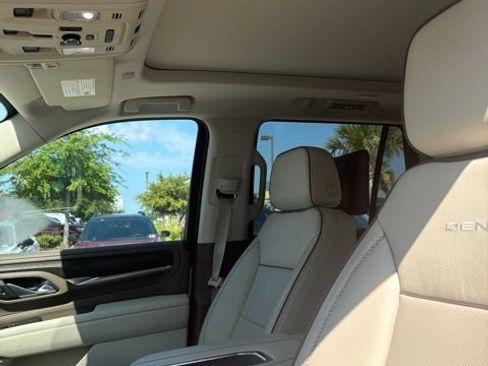 Used 2024 GMC Yukon Denali w/ Advanced Technology Package AWD/4WD image 9