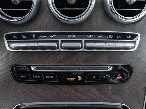 Used 2019 Mercedes-Benz GLC 300 4MATIC image 18