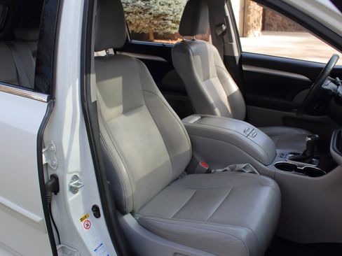 Used 2017 Toyota Highlander XLE image 35