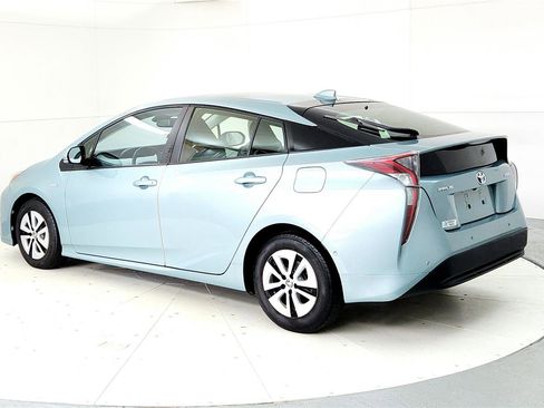 Used 2016 Toyota Prius Four image 4