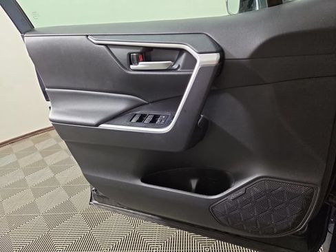 Used 2025 Toyota RAV4 XLE AWD/4WD image 29