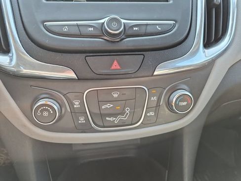 Used 2019 Chevrolet Equinox LS w/ LPO, Cargo Package FWD image 17
