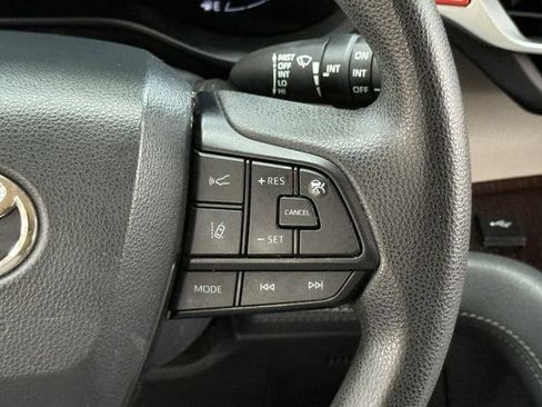 Used 2023 Toyota Sienna LE FWD image 15