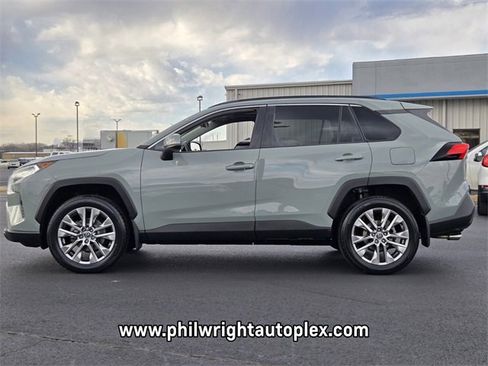 Used 2019 Toyota RAV4 XLE Premium image 6