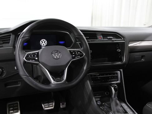 Used 2023 Volkswagen Tiguan SE R-Line image 6
