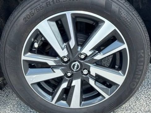 Used 2025 Nissan Versa S w/ S Plus Package FWD image 10