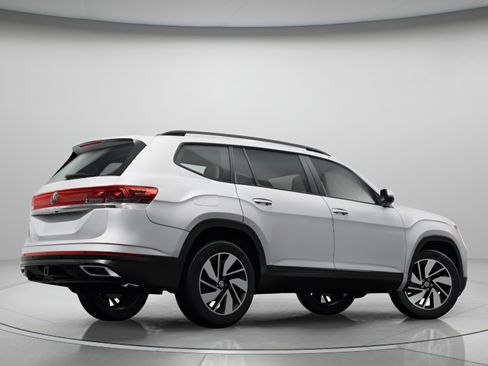 Used 2024 Volkswagen Atlas SE FWD image 5