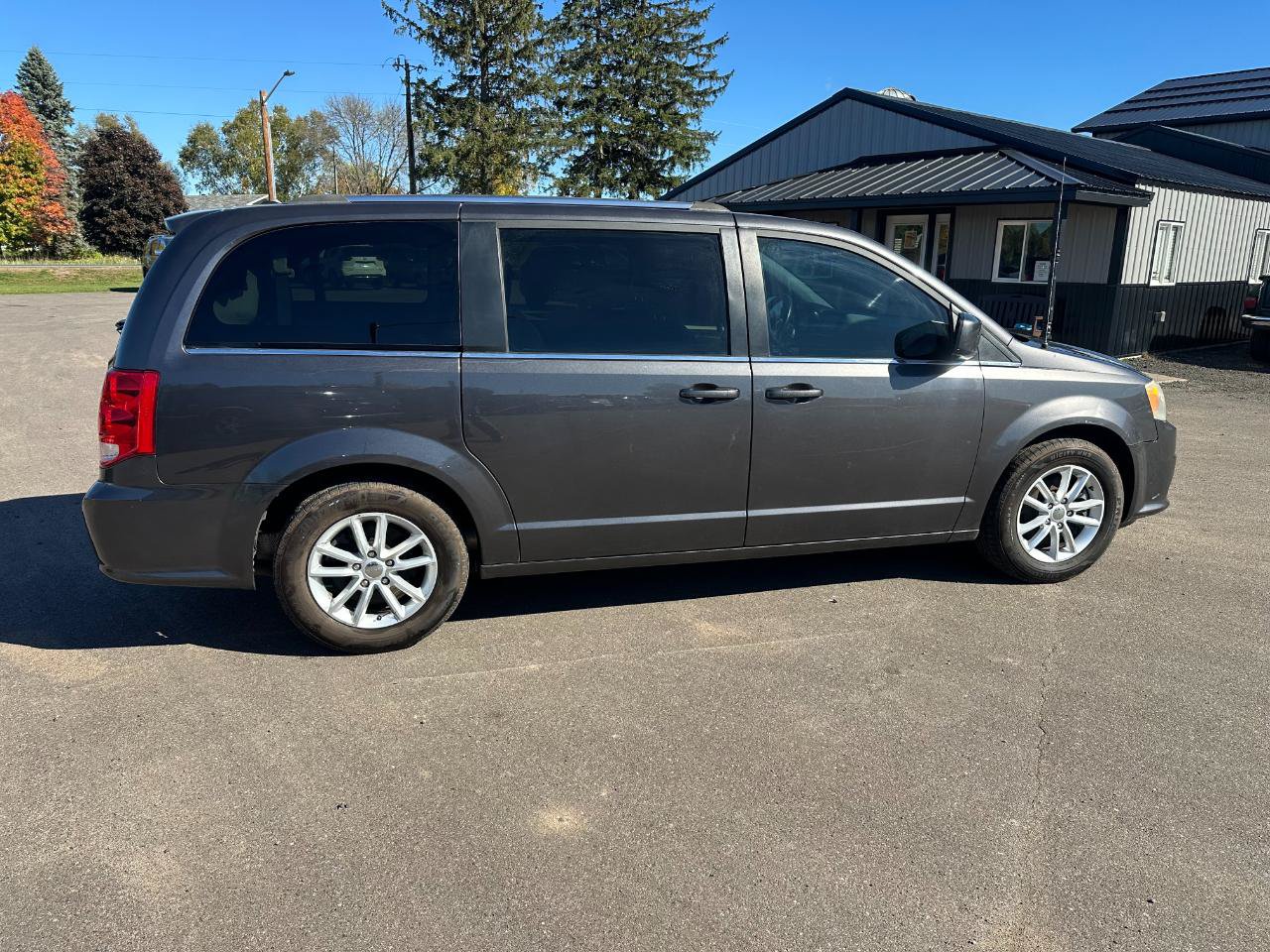 Used 2018 Dodge Grand Caravan SXT FWD image 13