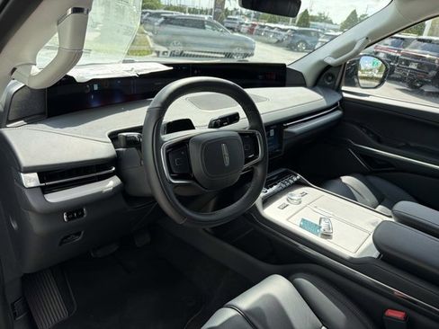 New 2025 Lincoln Navigator Reserve image 14