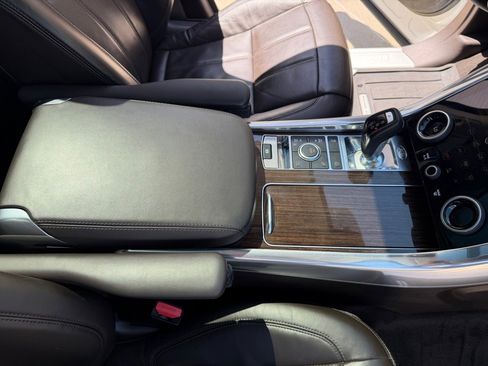 Used 2019 Land Rover Range Rover Sport HSE AWD/4WD image 28