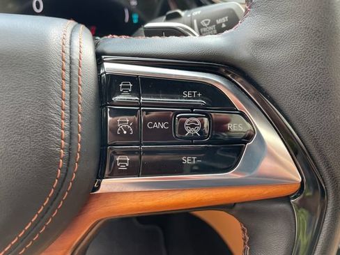 Used 2023 Jeep Grand Cherokee Summit AWD/4WD image 32