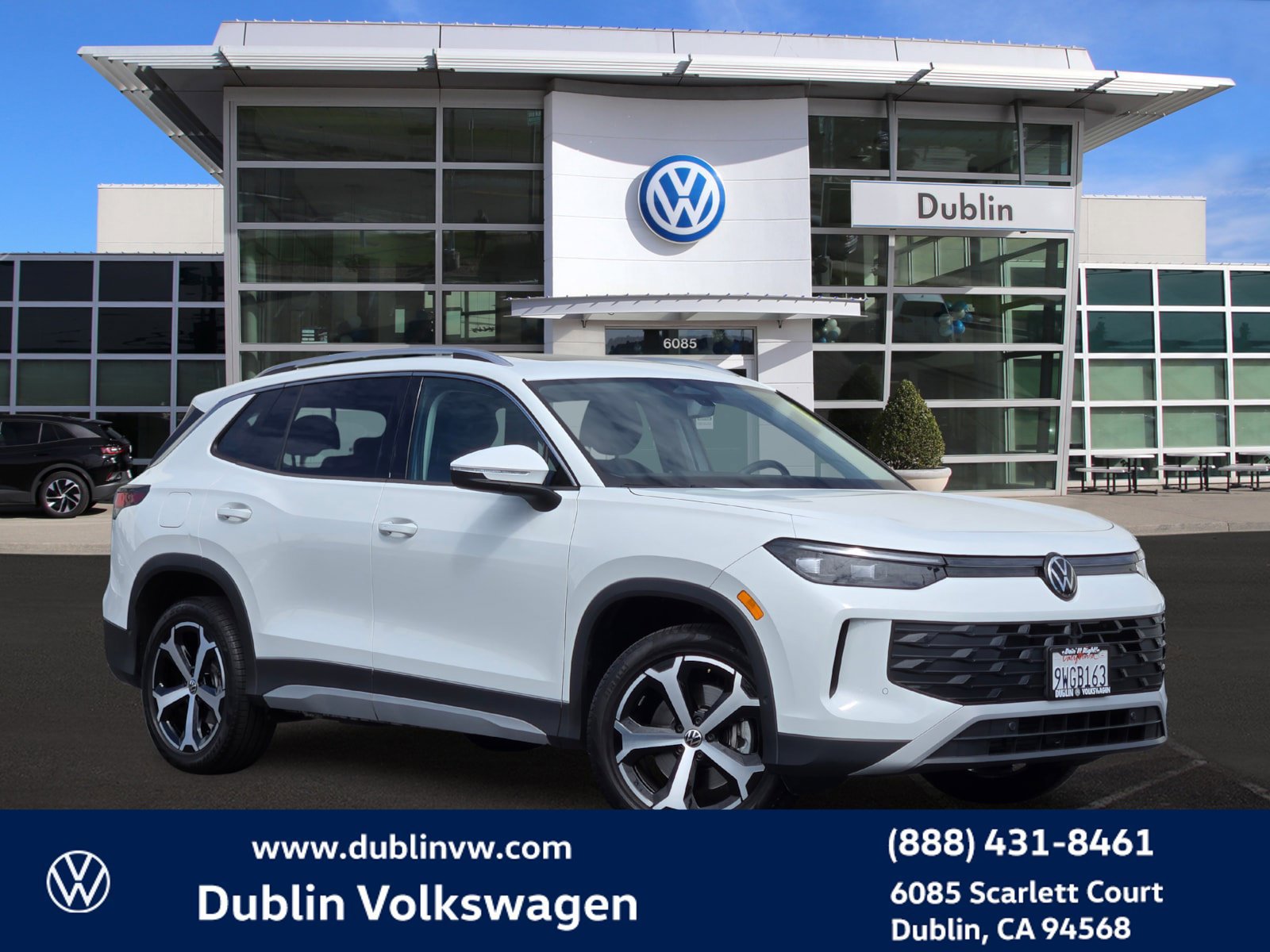 Certified 2026 Volkswagen Tiguan SE AWD/4WD image 1