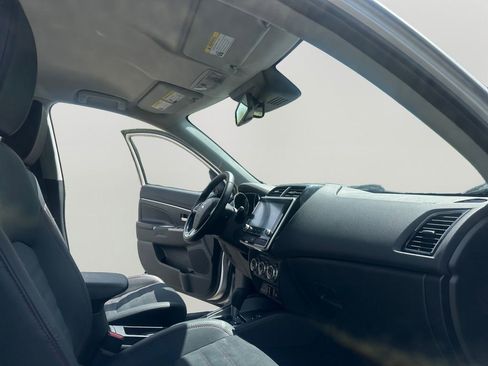 Used 2025 Mitsubishi Outlander Sport SE AWD/4WD image 11