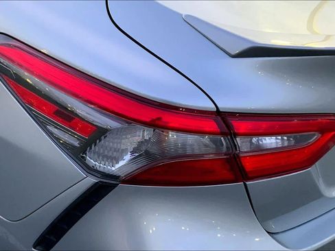 Used 2018 Toyota Camry SE image 28