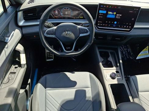 New 2026 Volkswagen Tiguan SE R-Line AWD/4WD image 7
