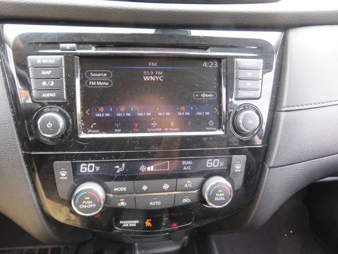 Used 2020 Nissan Rogue SV w/ Premium Package AWD/4WD image 19
