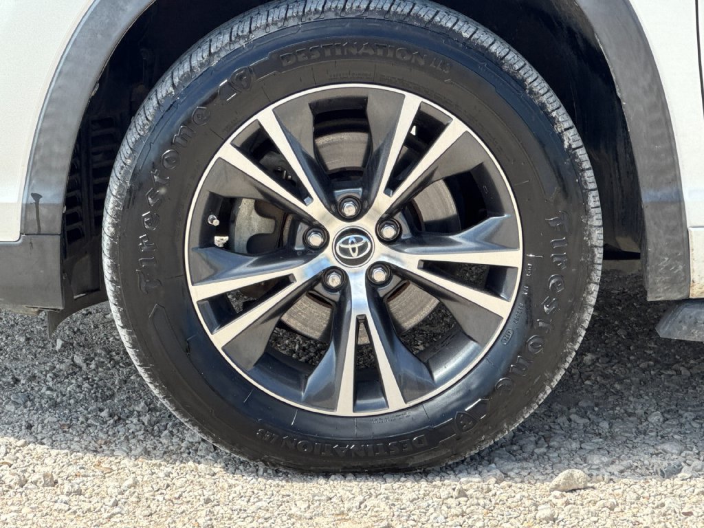 Used 2018 Toyota Highlander Plus FWD image 26