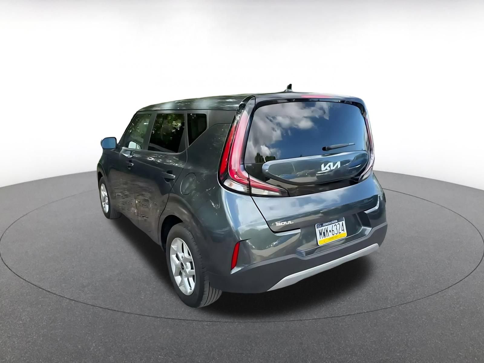 Used 2025 Kia Soul LX w/ LX Technology Package FWD image 10