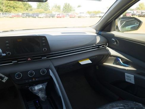 New 2026 Hyundai Elantra SE FWD image 18