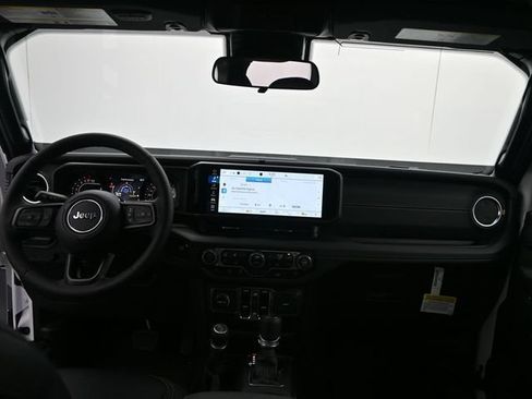 Used 2025 Jeep Gladiator Sport AWD/4WD image 12