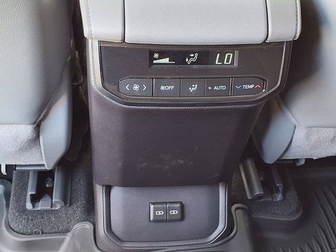 Used 2026 Toyota Highlander XLE AWD/4WD image 16