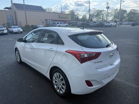 Used 2017 Hyundai Elantra GT image 5