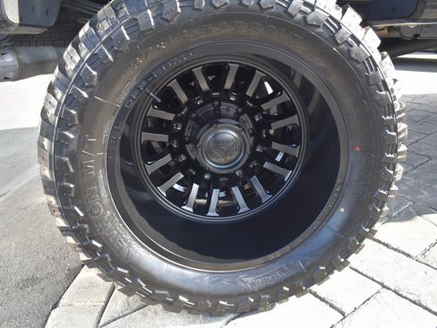 Used 2025 Ford F350 Lariat w/ FX4 Off-Road Package image 10