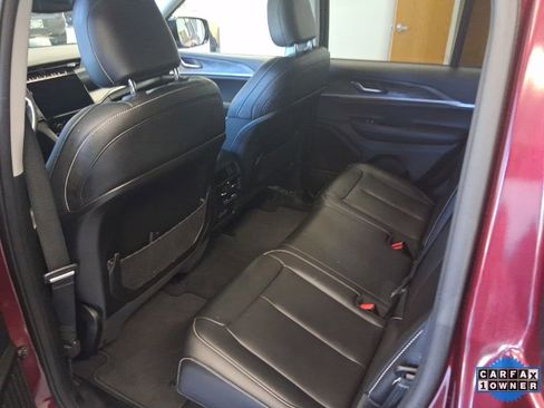 Used 2023 Jeep Grand Cherokee Limited w/ Black Appearance Package image 15