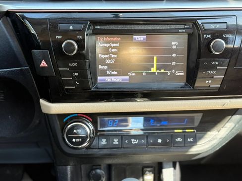 Used 2014 Toyota Corolla LE FWD image 29