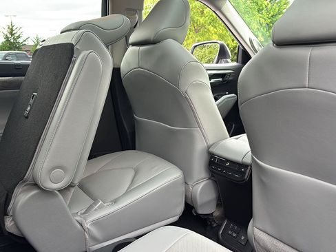 Used 2026 Toyota Highlander Platinum AWD/4WD image 22