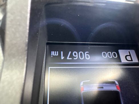 Used 2019 Toyota Tacoma TRD Sport AWD/4WD image 28