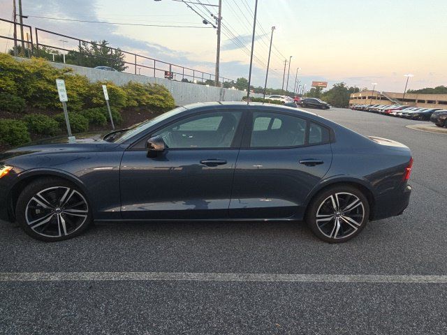 Used 2019 Volvo S60 T5 R-Design FWD image 2