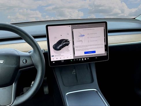 Used 2023 Tesla Model Y Long Range AWD/4WD image 9