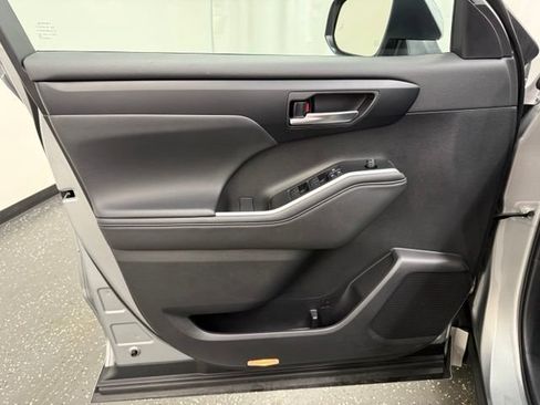 Certified 2025 Toyota Highlander XLE AWD/4WD image 10